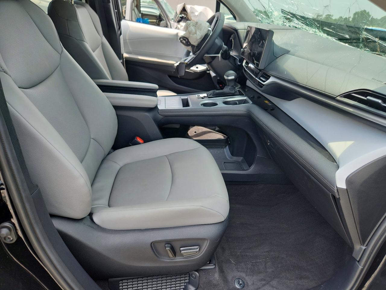 2026 Toyota Sienna Xle 7-Passenger - Image 7