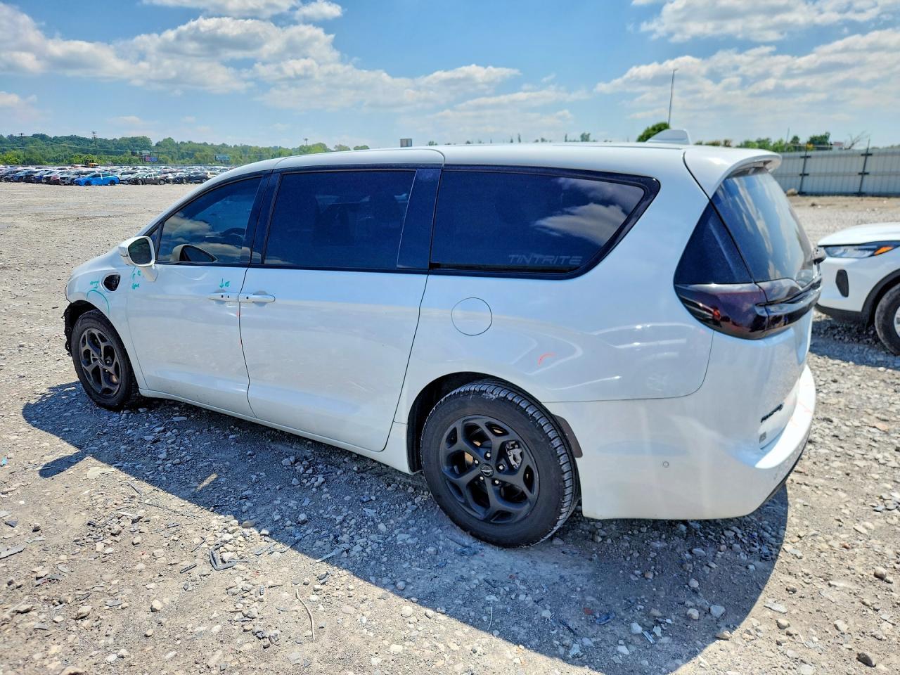 2022 Chrysler Pacifica Hybrid Touring L - Фото 2