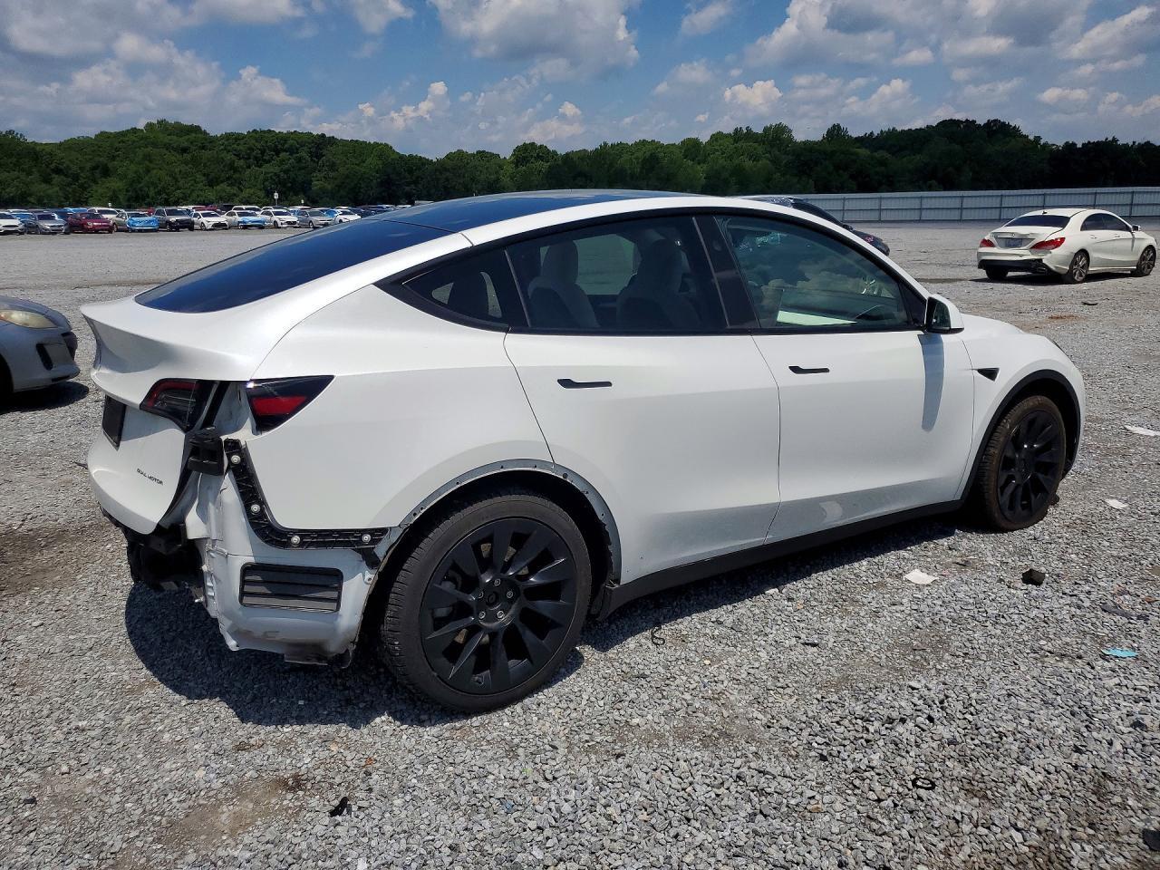 2023 Tesla Model Y - Фото 3