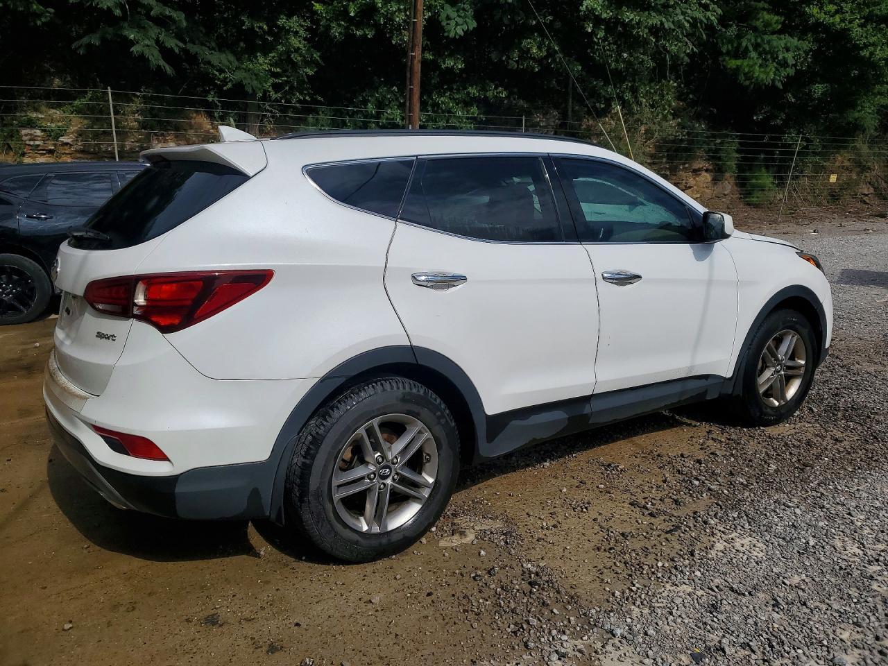 2017 Hyundai Santa Fe Sport 2.4L - Image 3