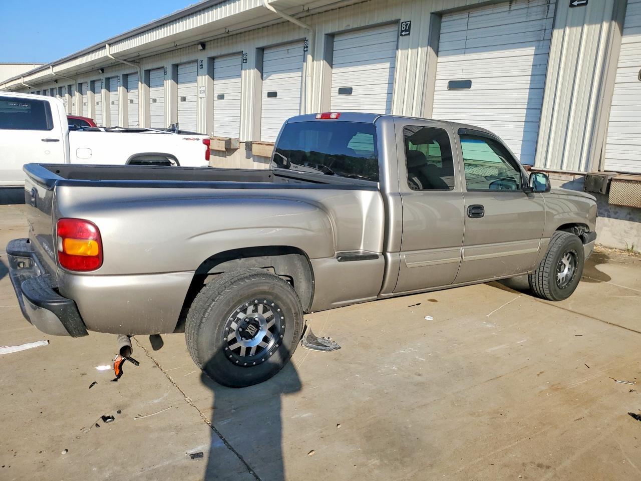 2003 Chevrolet Silverado C1500 - Фото 3
