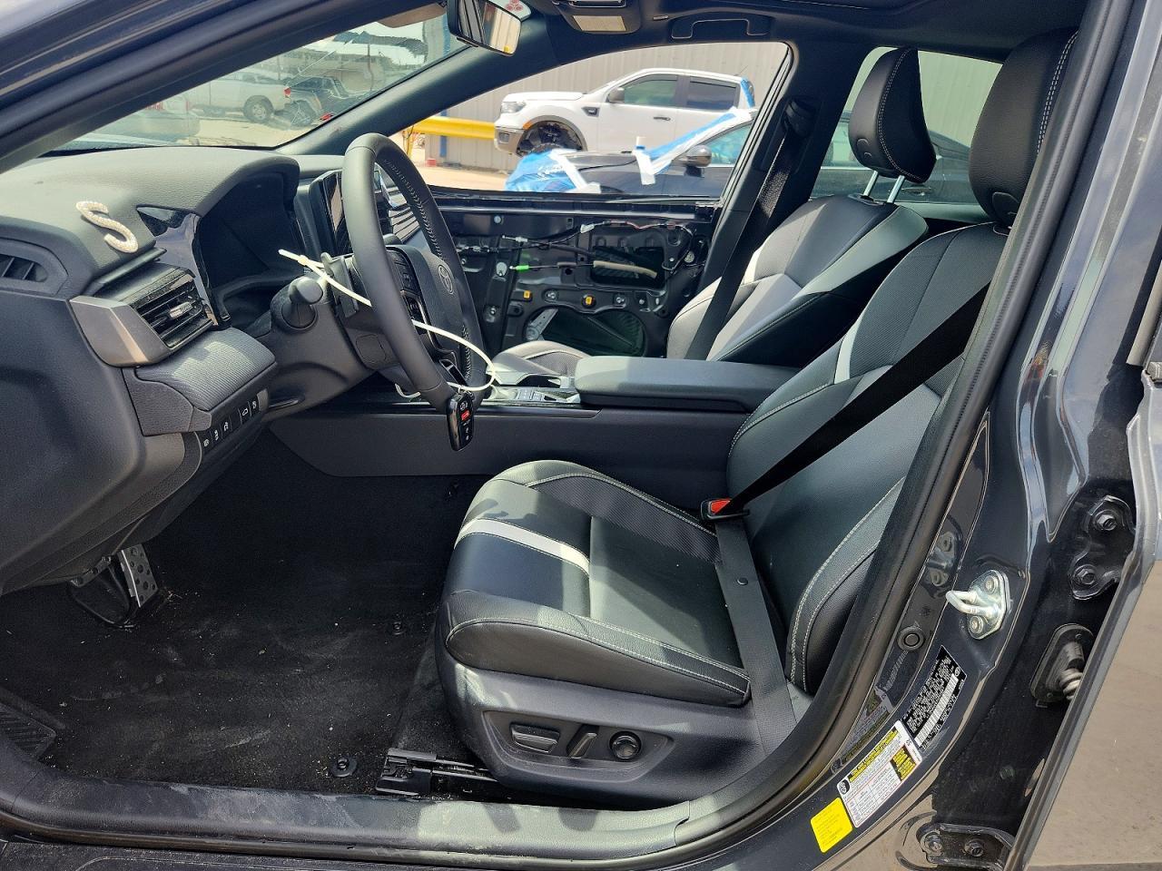 2025 Toyota Camry Se - Image 7