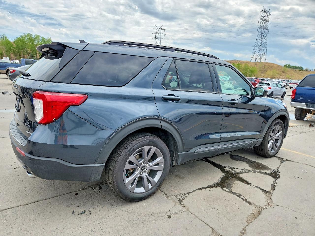 2022 Ford Explorer Xlt - Image 3