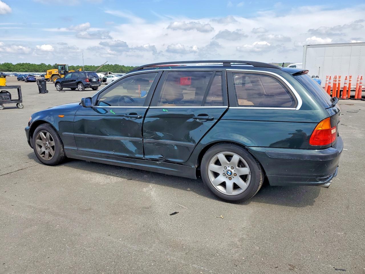 2004 BMW 325 Xi - Image 2