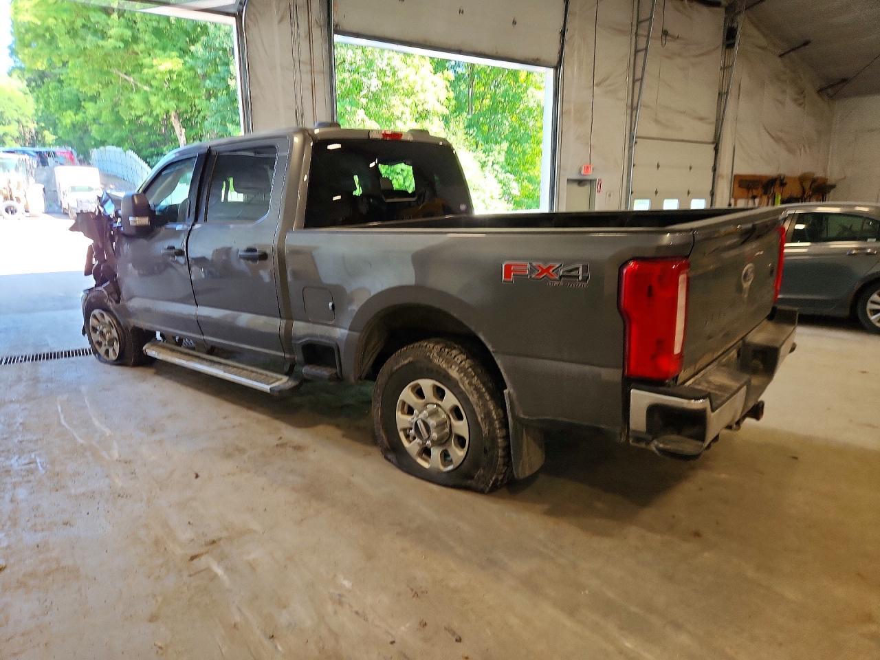 2024 Ford F250 Super Duty - Фото 2