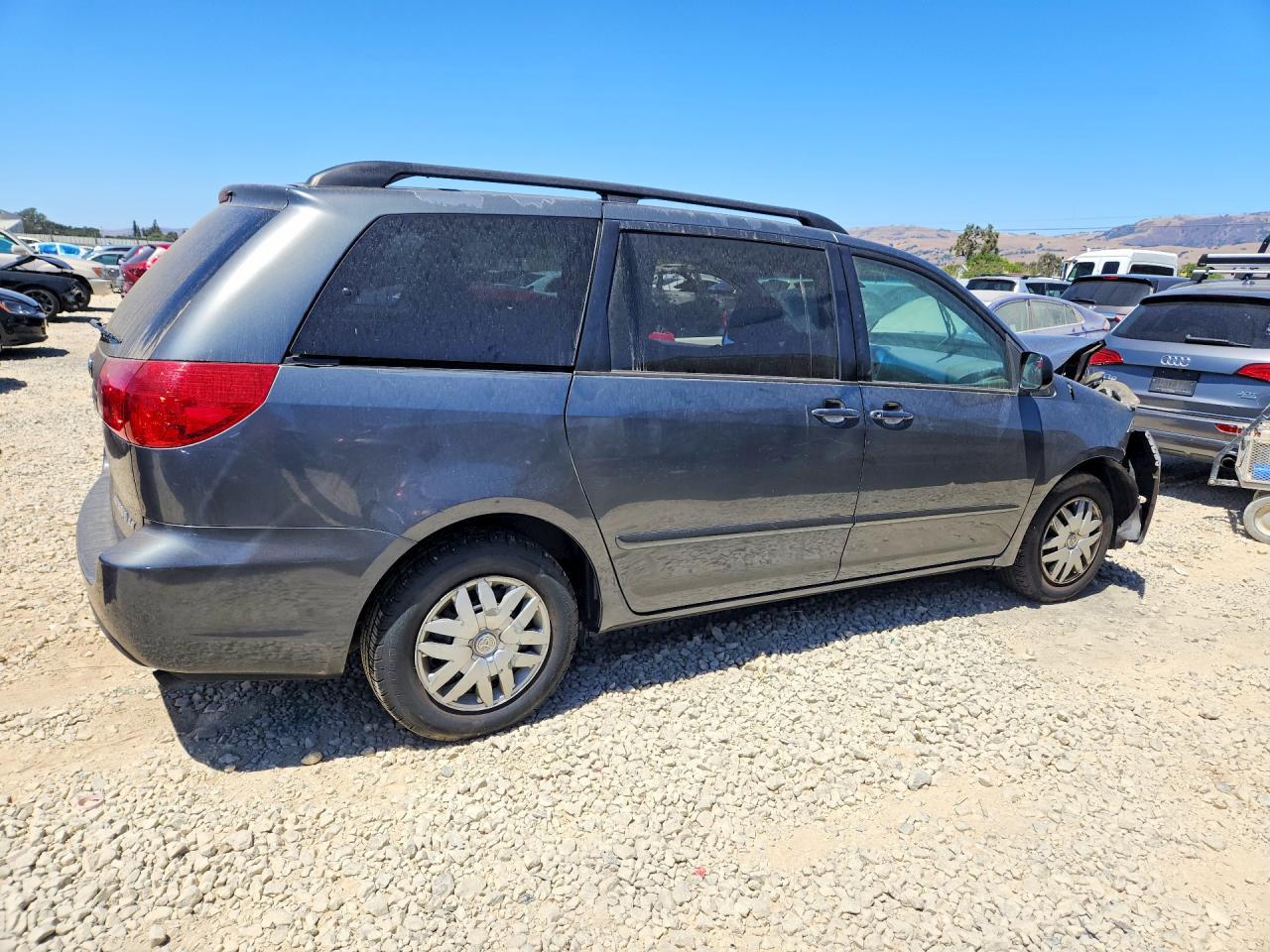 2007 Toyota Sienna Le 7-Passenger - Фото 3