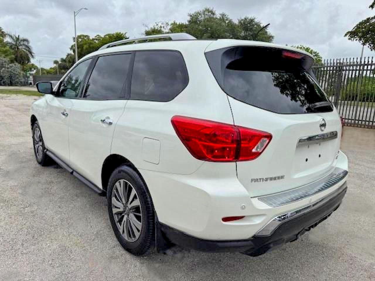 2017 Nissan Pathfinder Sv - Фото 2
