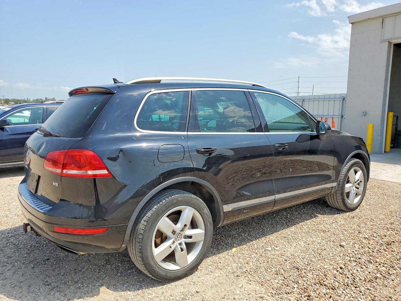 2012 Volkswagen Touareg V6 - Image 3