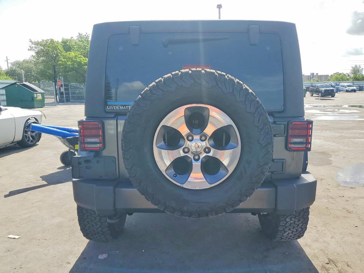 2016 Jeep Wrangler Unlimited Sahara - Фото 6