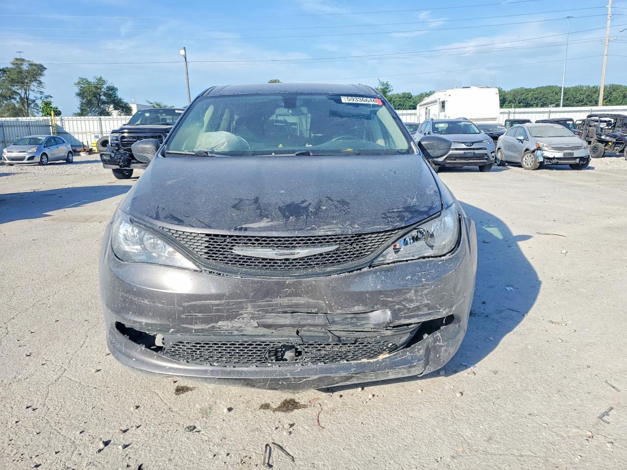 2022 Chrysler Voyager Lx - Image 5