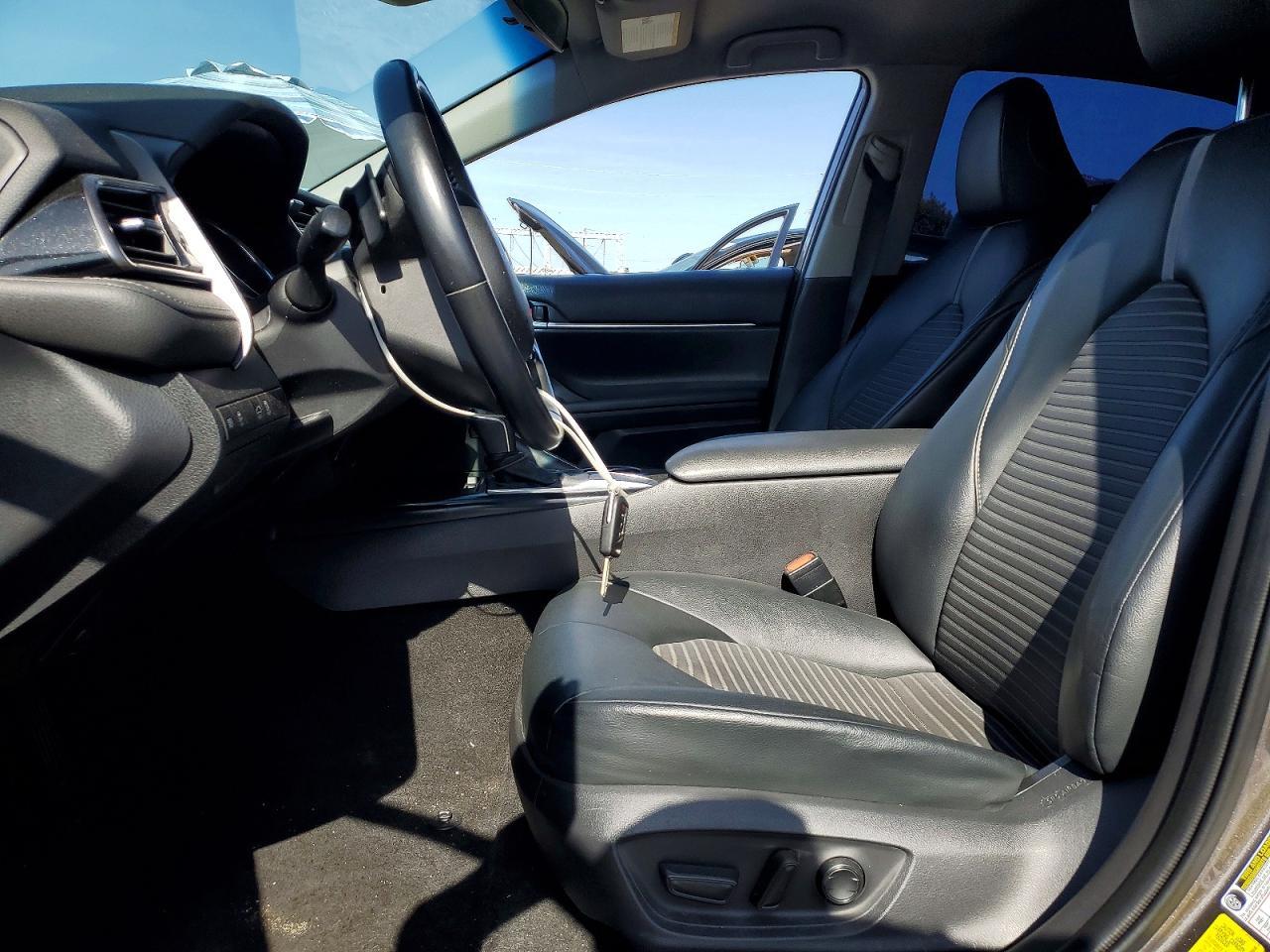 2020 Toyota Camry Se - Фото 7