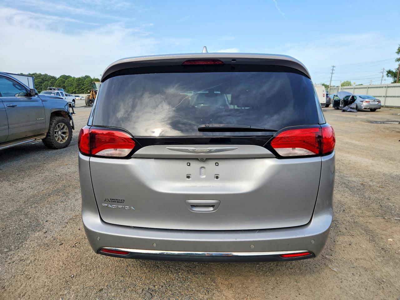 2017 Chrysler Pacifica Touring L - Image 6