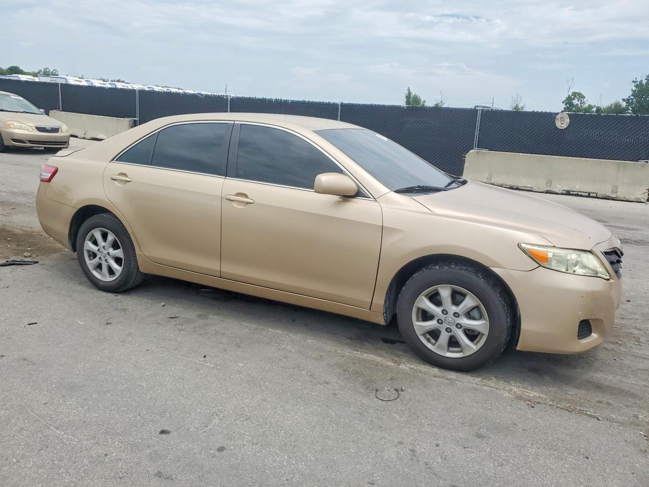 2010 Toyota Camry Le - Фото 4