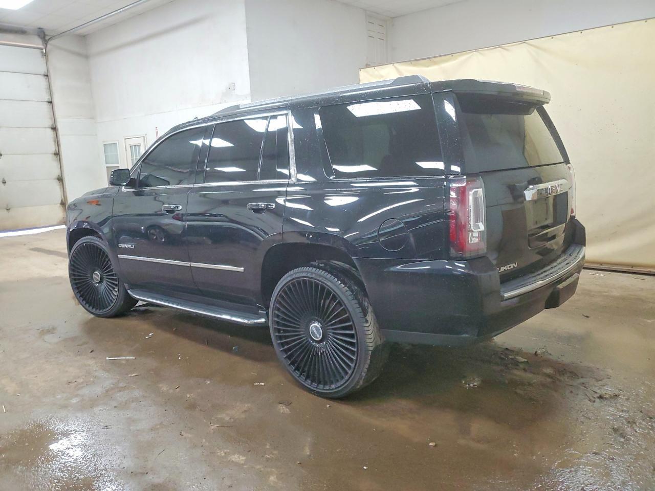 2017 GMC Yukon Denali - Фото 2