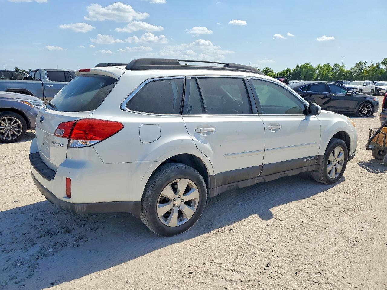 2012 Subaru Outback 2.5I - Фото 3