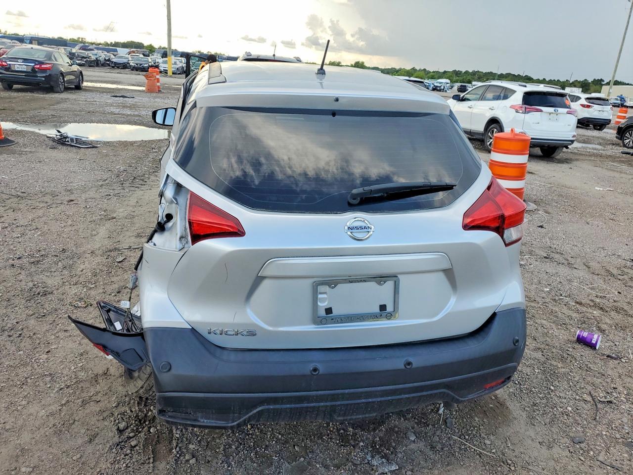 2020 Nissan Kicks S - Image 6