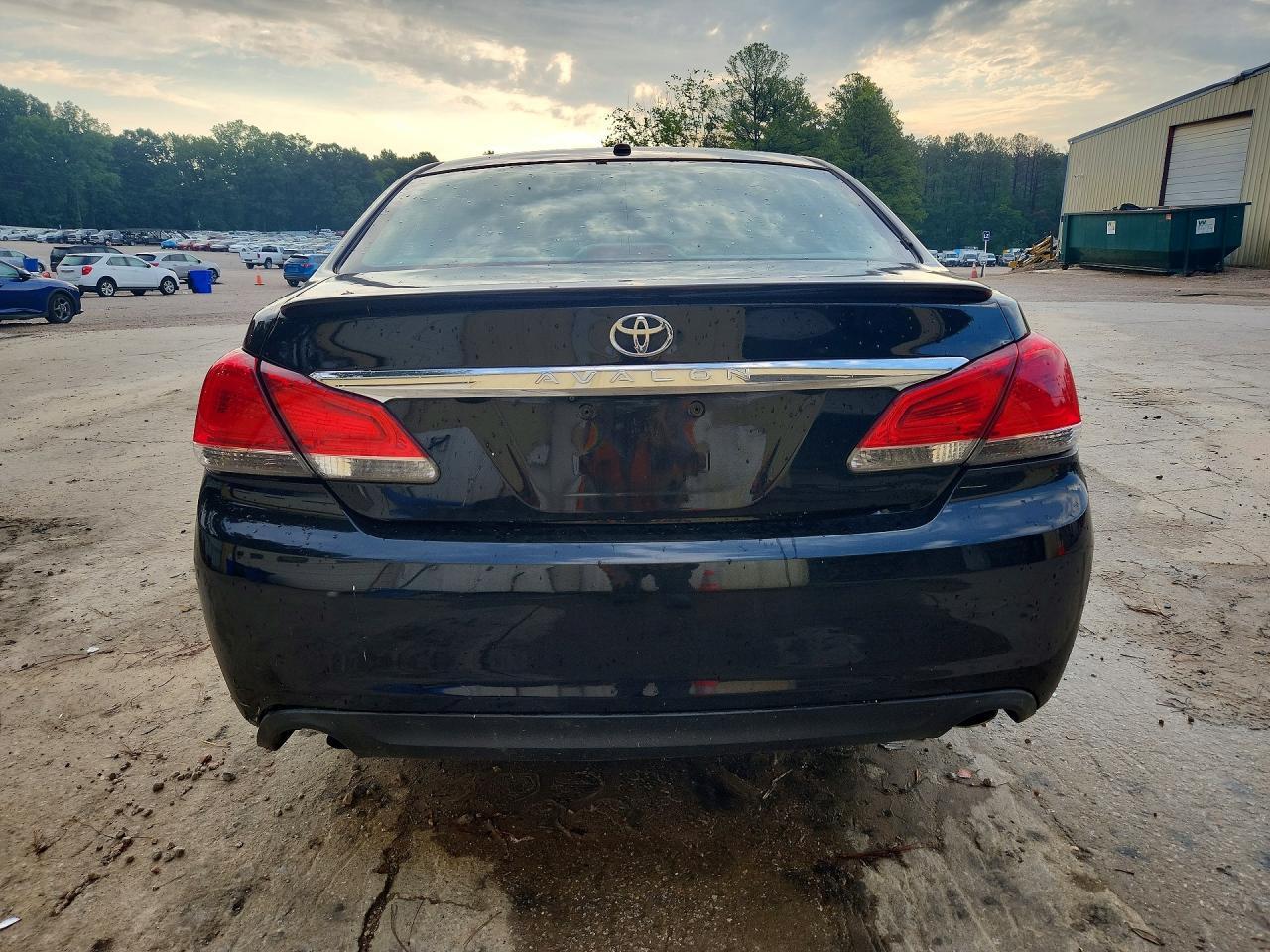 2012 Toyota Avalon Limited - Image 6