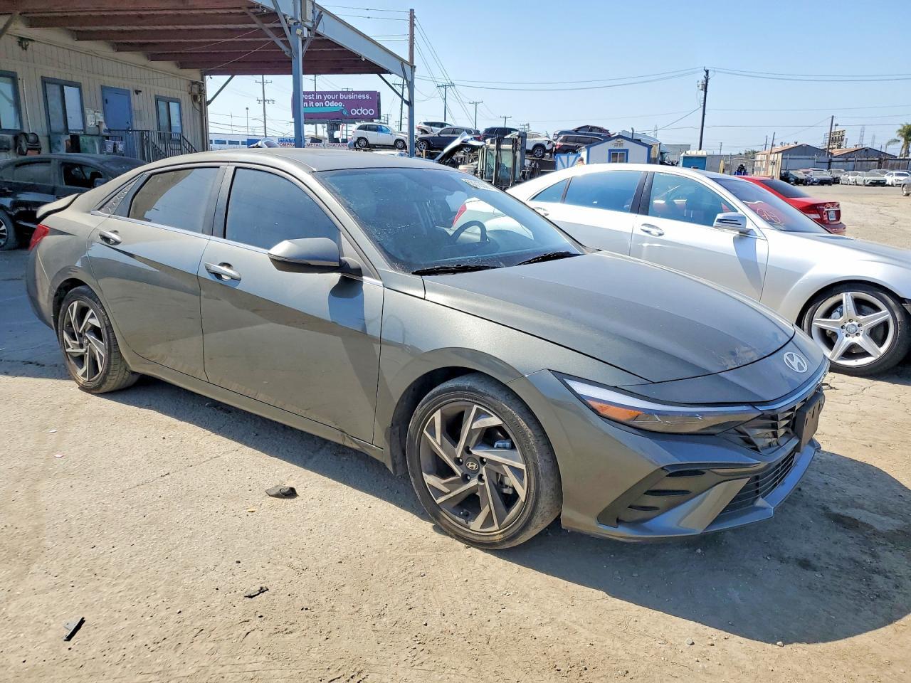 2025 Hyundai Elantra Limited - Image 4
