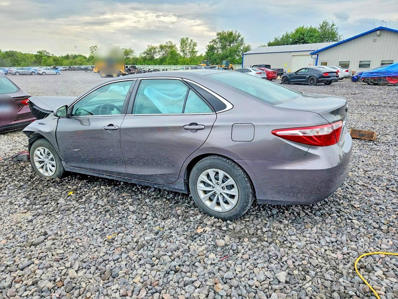 2017 Toyota Camry Le - Фото 2