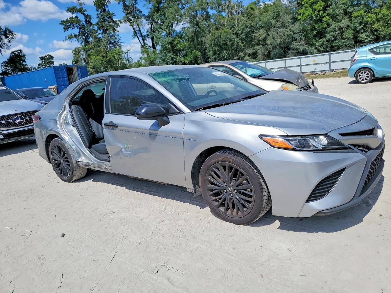 2019 Toyota Camry Se - Image 4