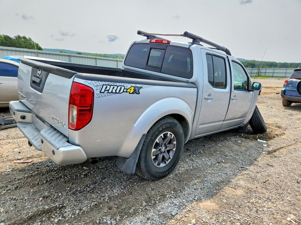 2015 Nissan Frontier Pro-4X - Image 3