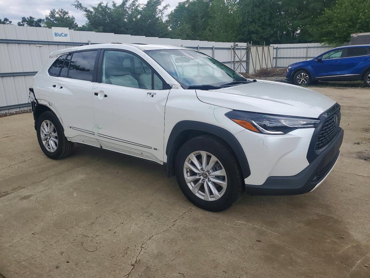 2022 Toyota Corolla Cross Le - Image 4