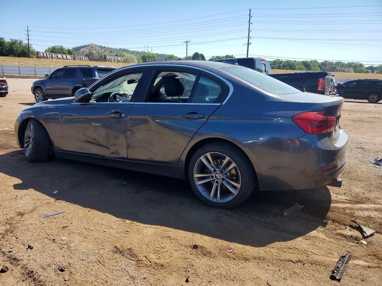 2018 BMW 330 Xi - Фото 2