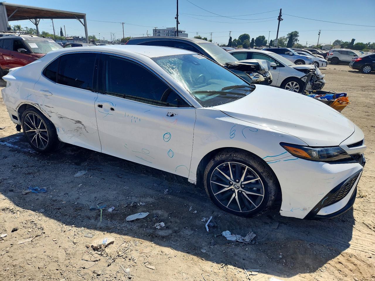 2023 Toyota Camry Se - Image 4