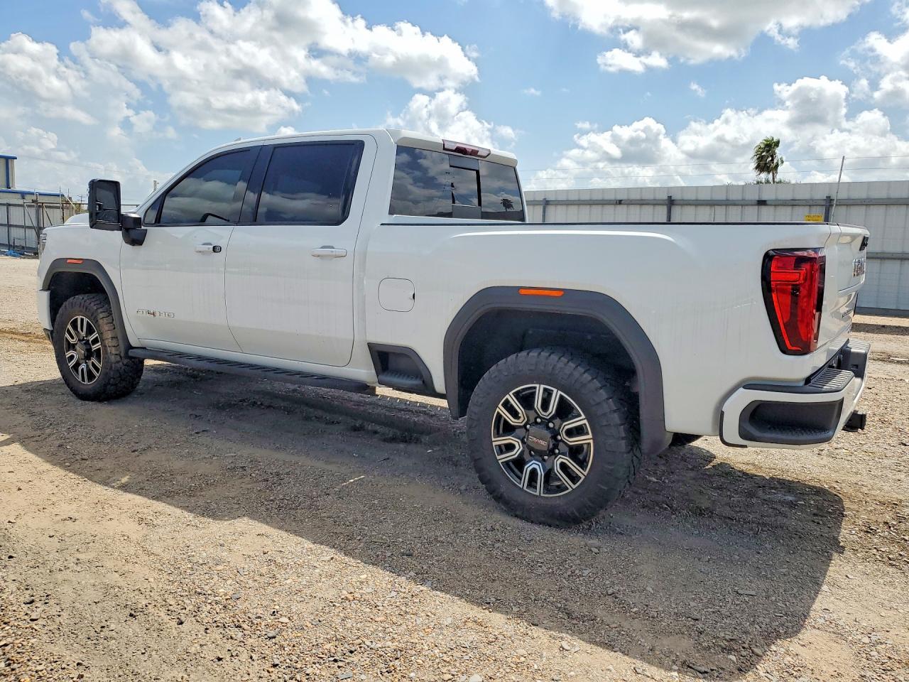 2023 GMC Sierra K2500 At4 - Фото 2