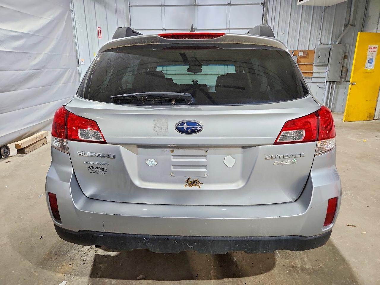 2012 Subaru Outback 2.5I Limited - Image 6