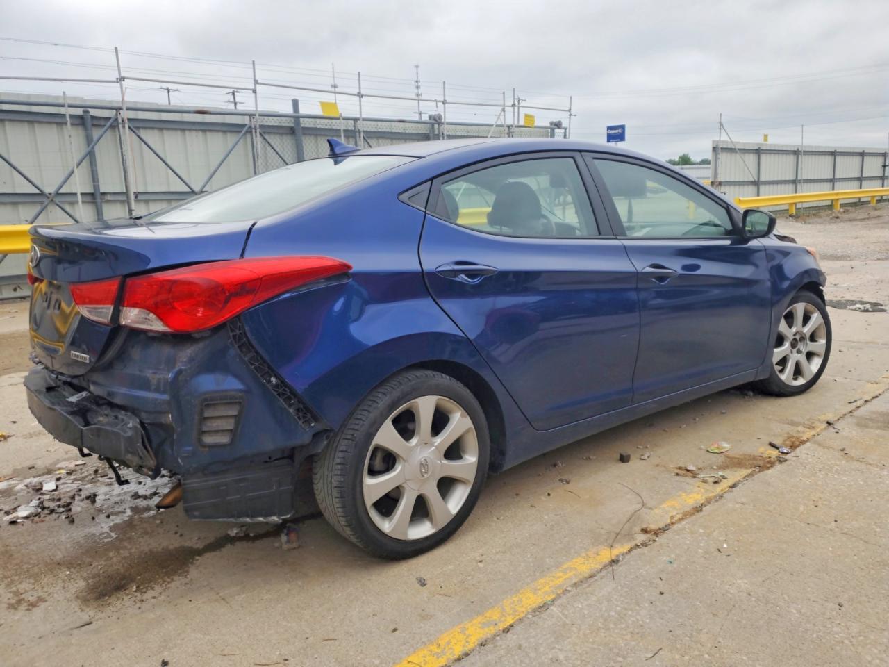 2013 Hyundai Elantra Limited - Image 3