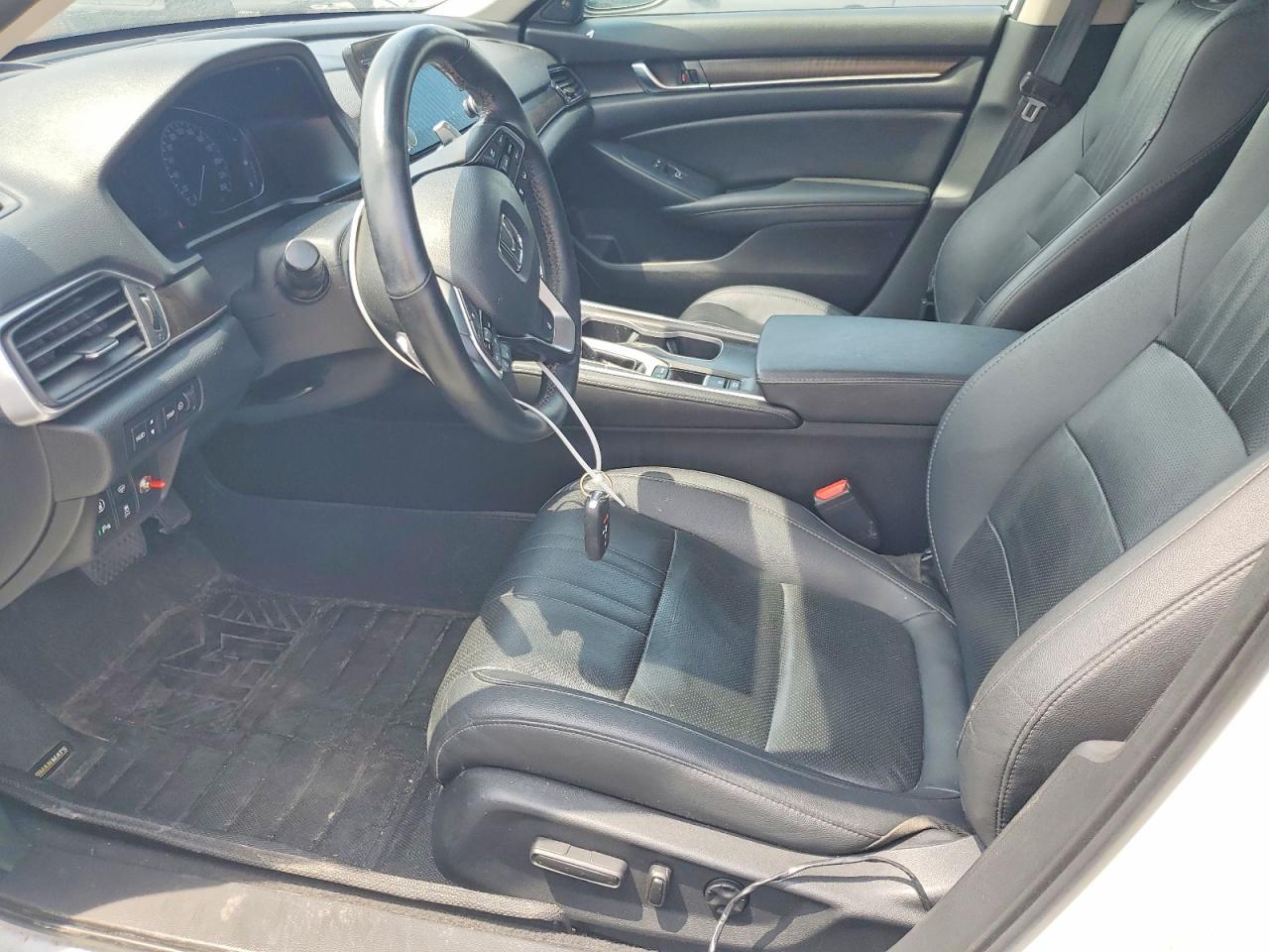 2019 Honda Accord Touring - Image 7