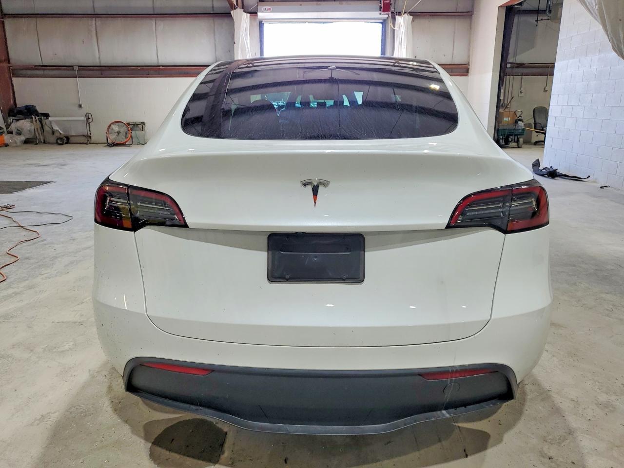 2025 Tesla Model Y - Image 6