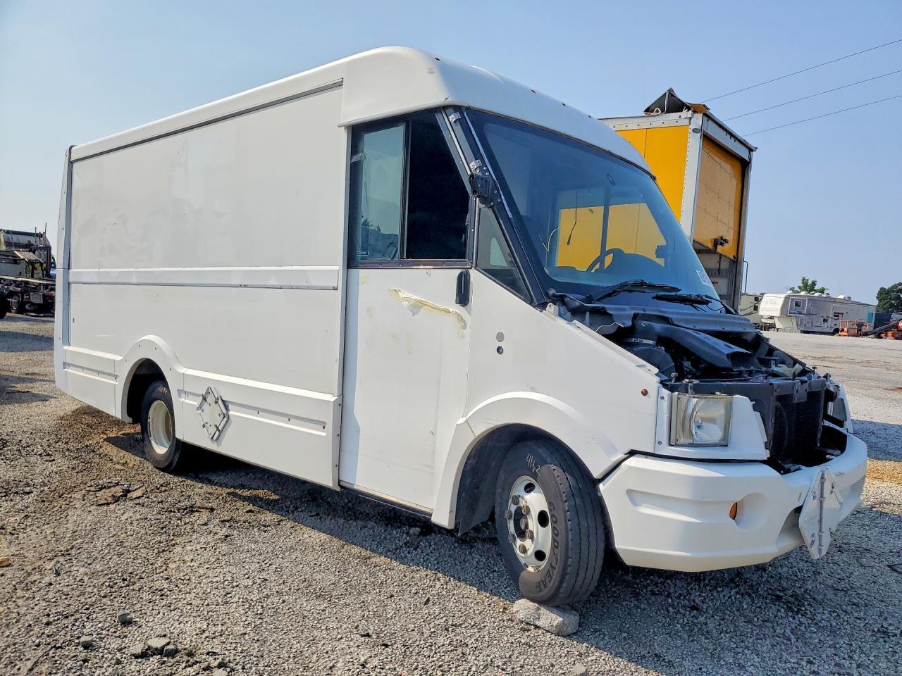 2012 Isuzu Npr - Delivery Van - Фото 4