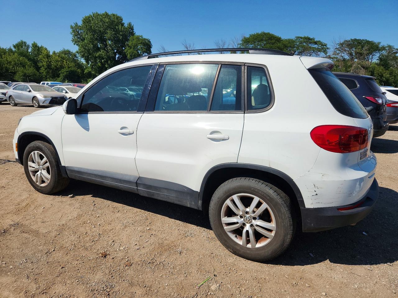 2017 Volkswagen Tiguan S - Image 2
