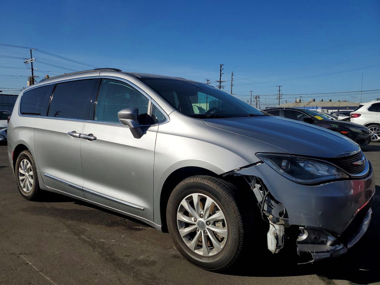 2017 Chrysler Pacifica - Фото 4
