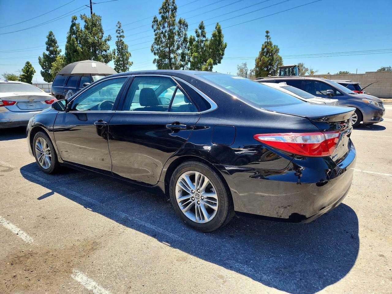 2015 Toyota Camry Se - Фото 2