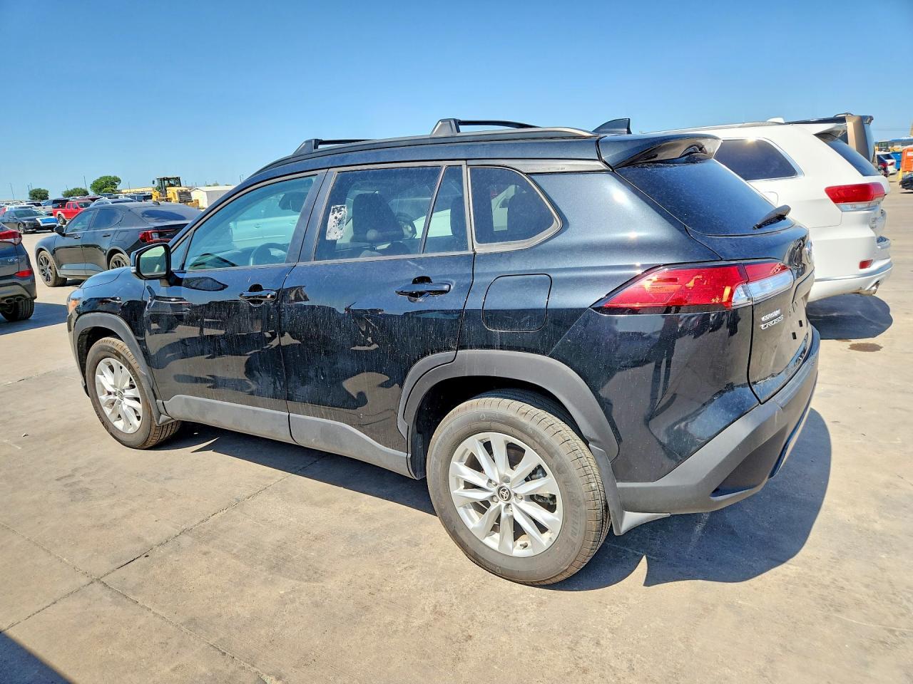 2025 Toyota Corolla Cross Le - Фото 2