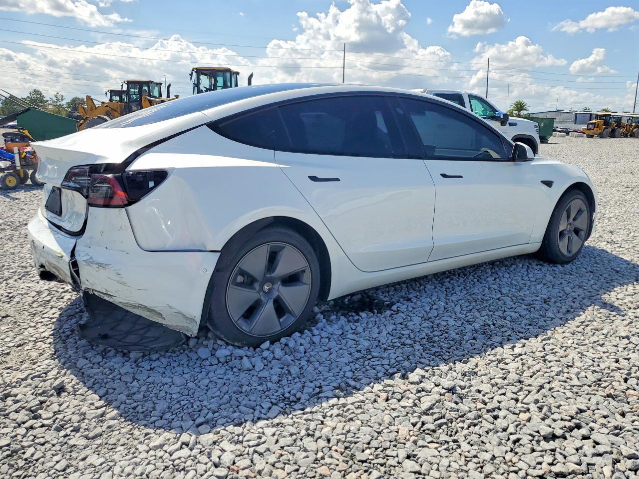 2022 Tesla Model 3 - Image 3