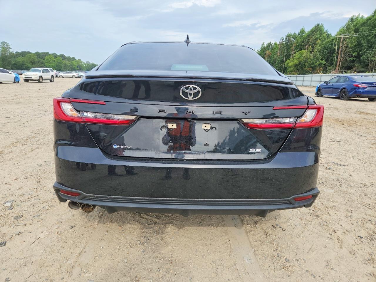 2025 Toyota Camry Se - Image 6