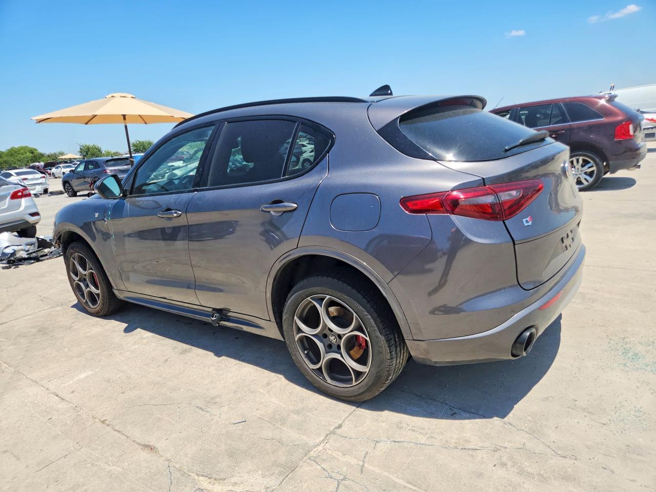 2022 Alfa Romeo Stelvio Ti - Фото 2