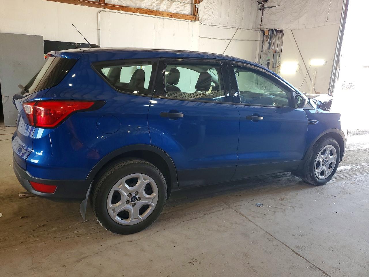 2019 Ford Escape S - Фото 3
