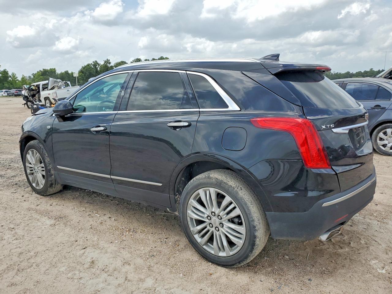 2018 Cadillac Xt5 Premium Luxury - Image 2