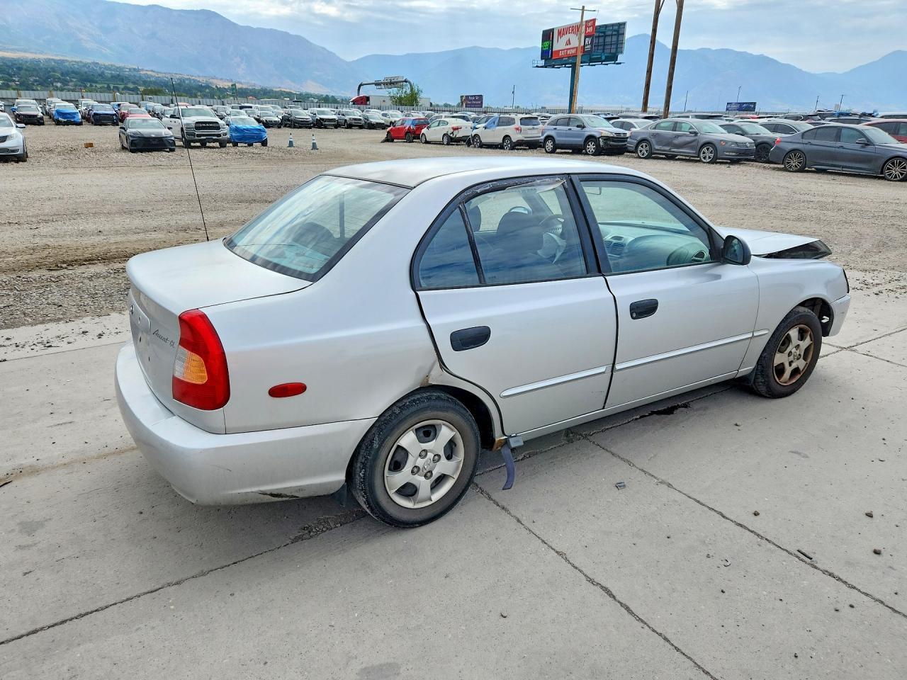 2002 Hyundai Accent Gl - Image 3