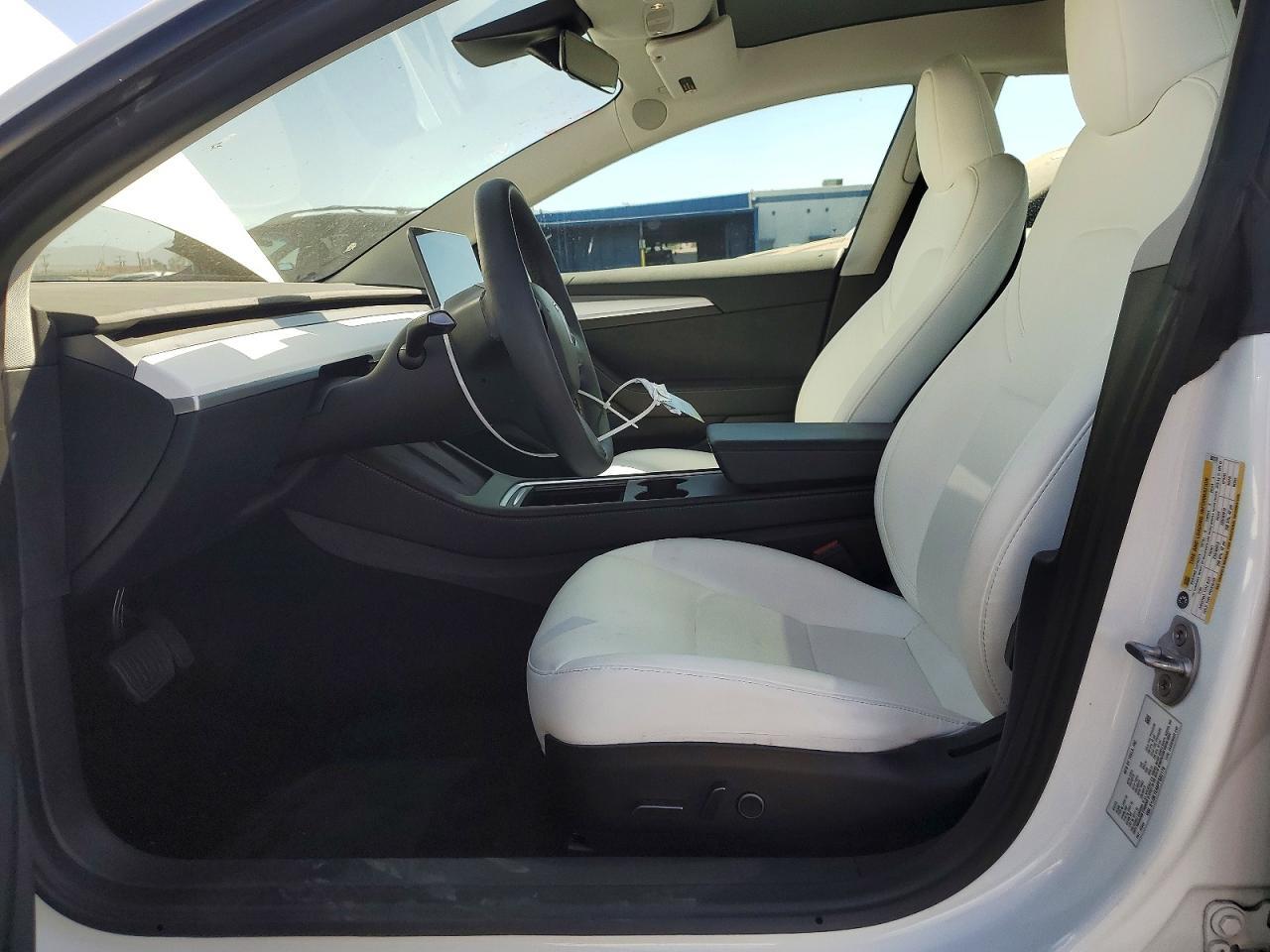 2023 Tesla Model 3 - Image 7