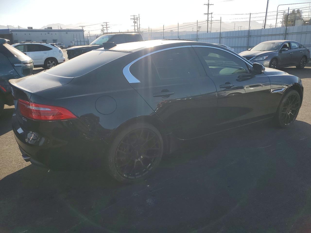 2017 Jaguar Xe Premium - Image 3