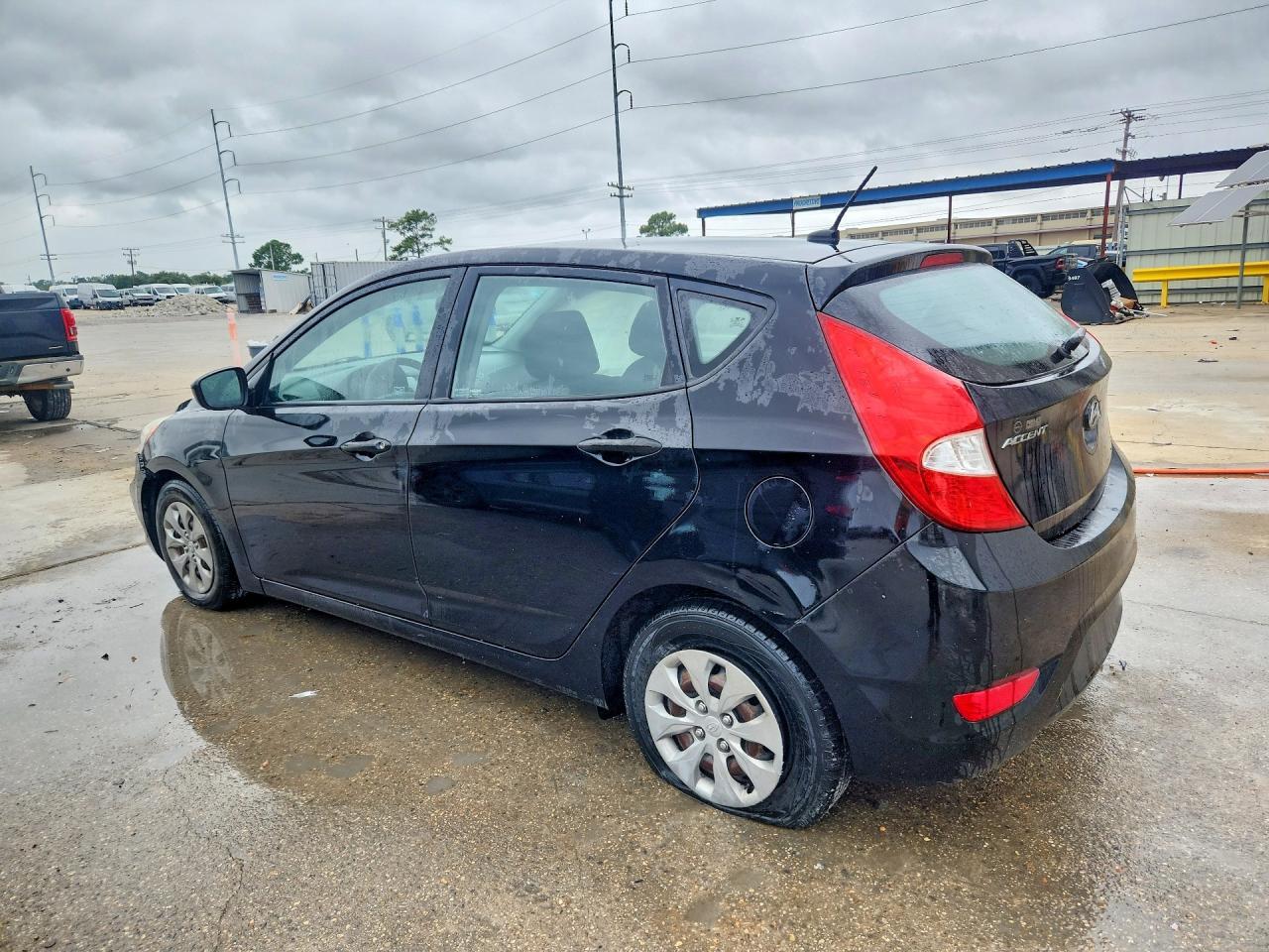 2017 Hyundai Accent Se - Фото 2