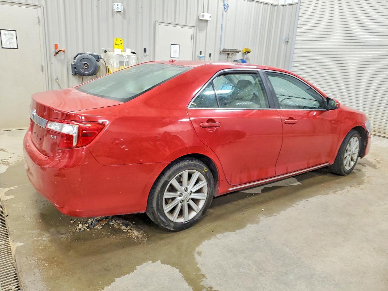 2014 Toyota Camry Xle - Image 3