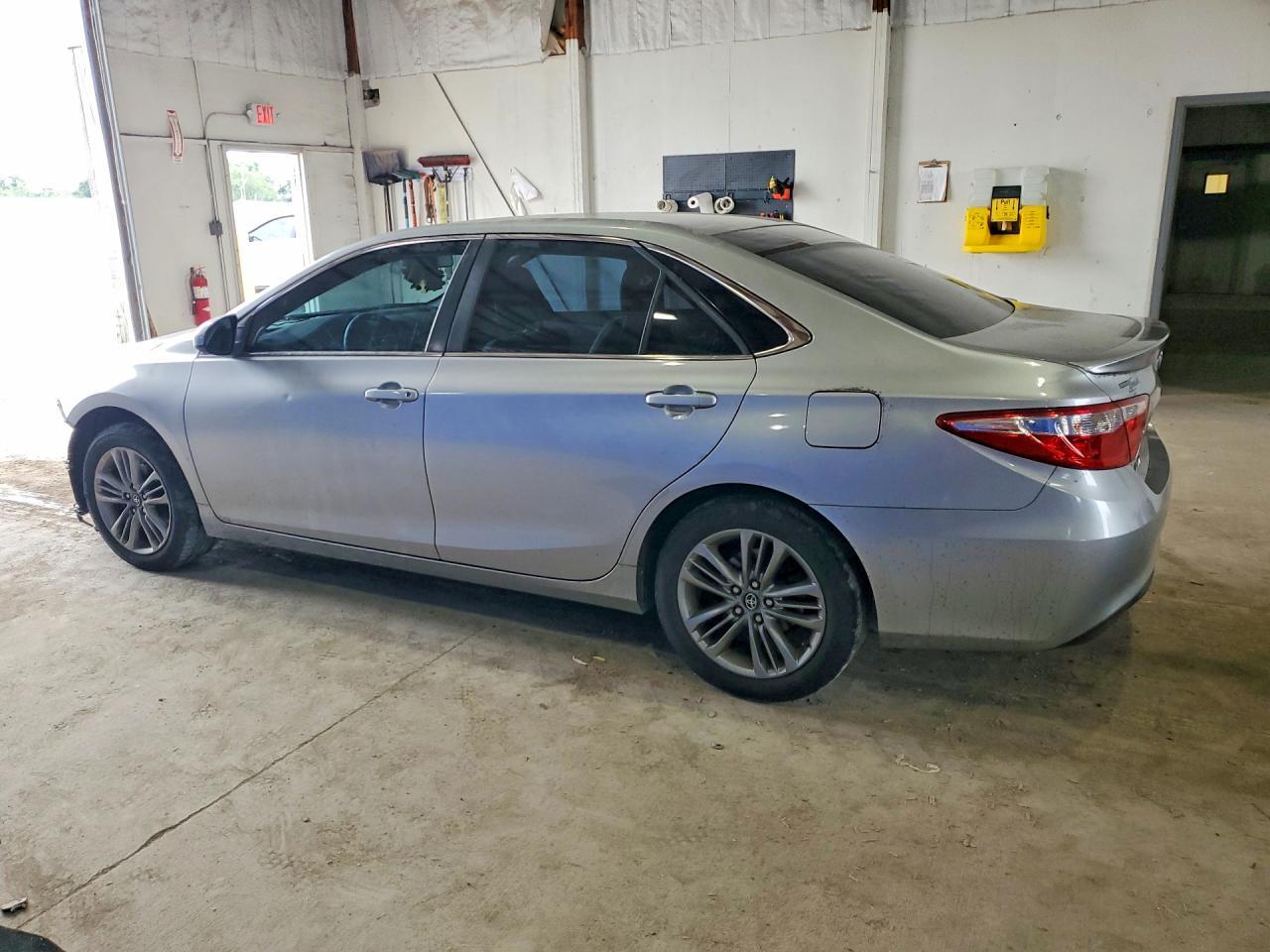 2016 Toyota Camry Se - Image 2