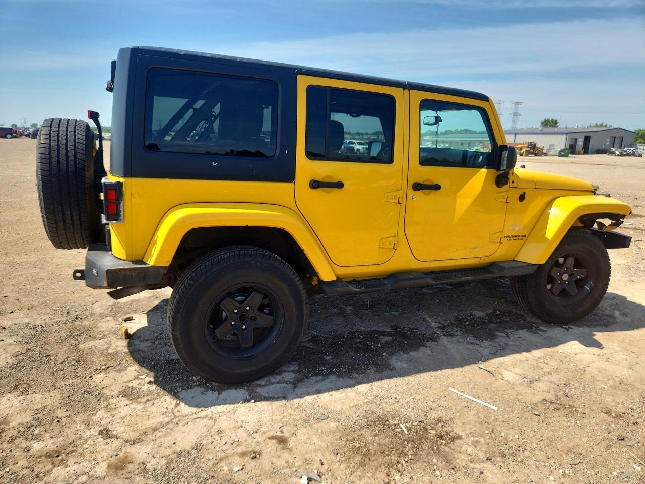 2015 Jeep Wrangler Unlimited Sahara - Image 3